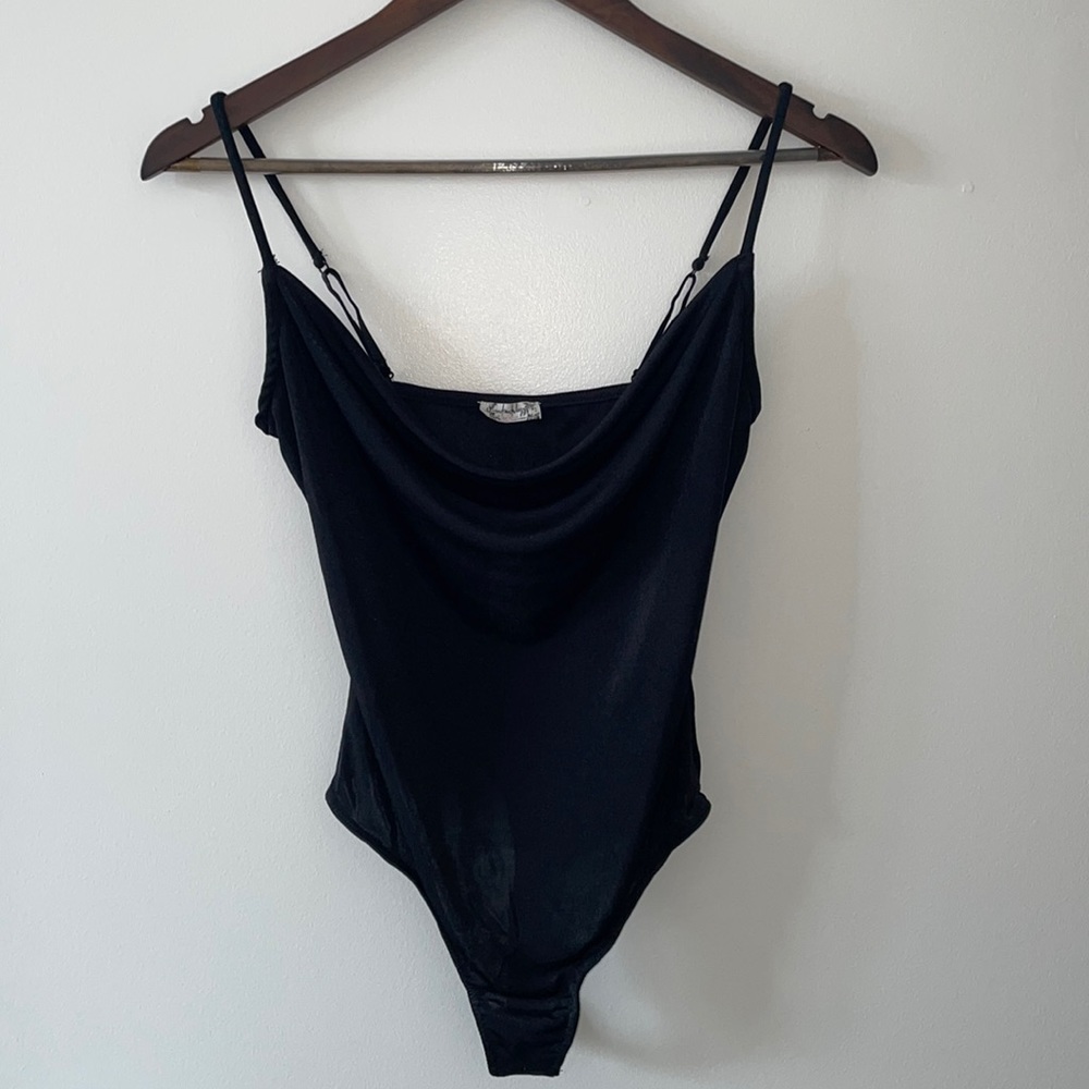 FREE PEOPLE BLACK COWL NECK BODYSUIT. SIZE SMALL.